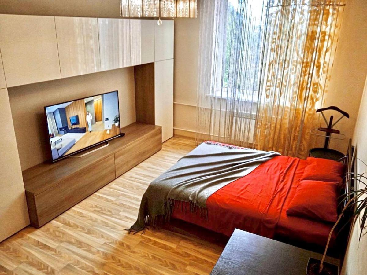 Vip Квартира Подобово Центр, 2 Кімнати, Смарт Тв, Документи Appartement Rivne Buitenkant foto