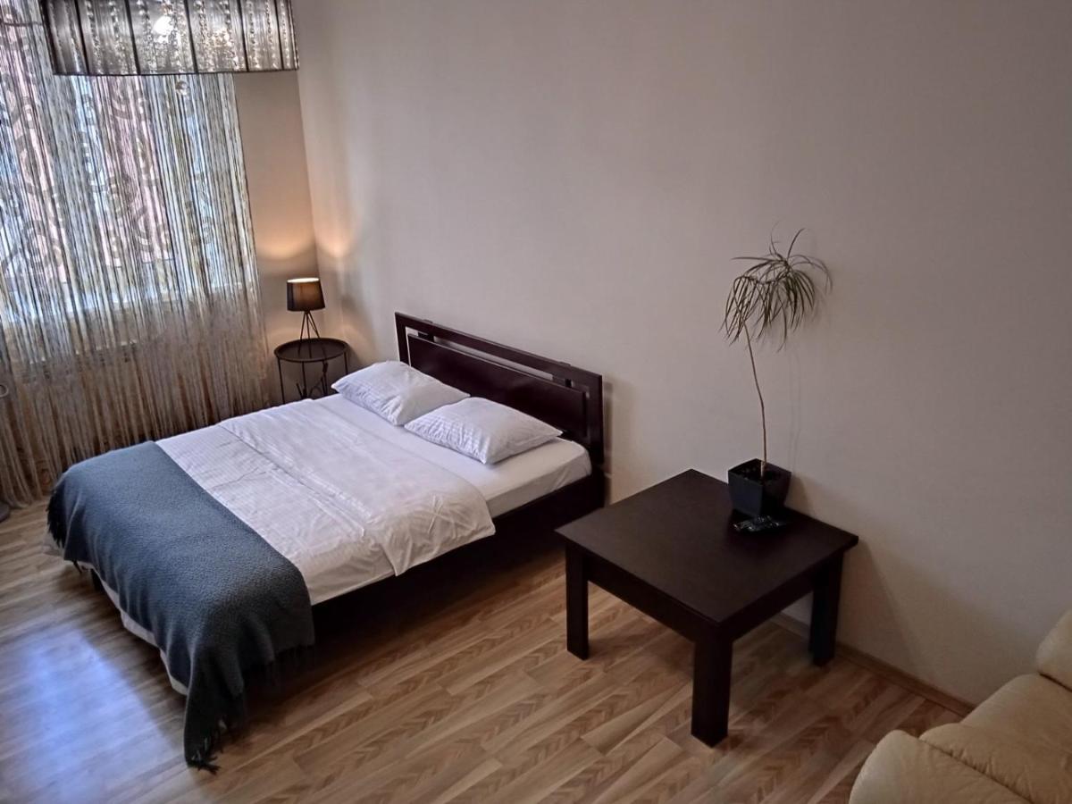 Vip Квартира Подобово Центр, 2 Кімнати, Смарт Тв, Документи Appartement Rivne Buitenkant foto