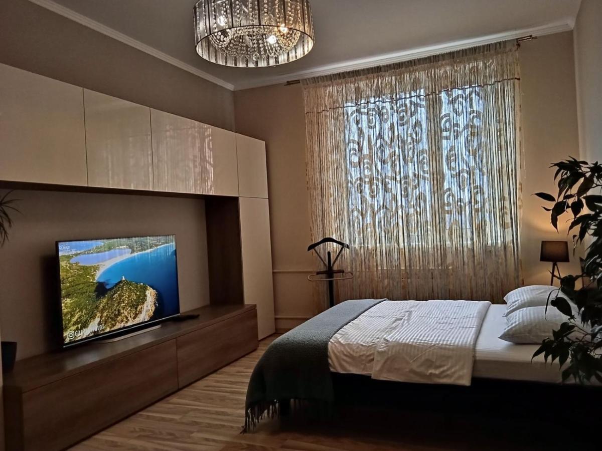 Vip Квартира Подобово Центр, 2 Кімнати, Смарт Тв, Документи Appartement Rivne Buitenkant foto