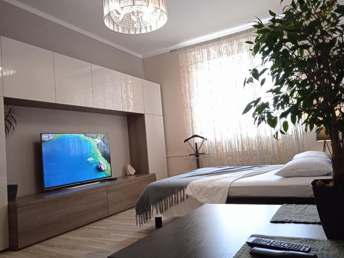 Vip Квартира Подобово Центр, 2 Кімнати, Смарт Тв, Документи Appartement Rivne Buitenkant foto