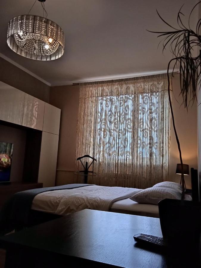 Vip Квартира Подобово Центр, 2 Кімнати, Смарт Тв, Документи Appartement Rivne Buitenkant foto